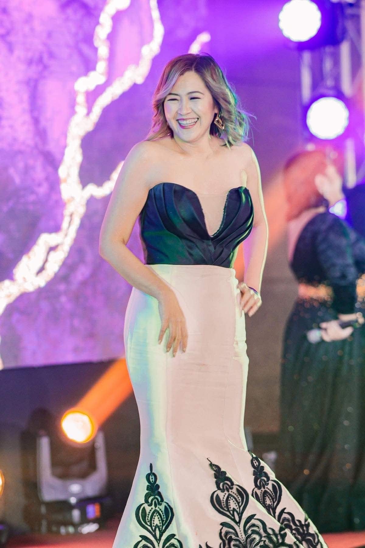 Jhec Barnes on stage at a WCA Travel gala night